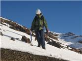 A very thin snow base (about 100m below summit plateau)